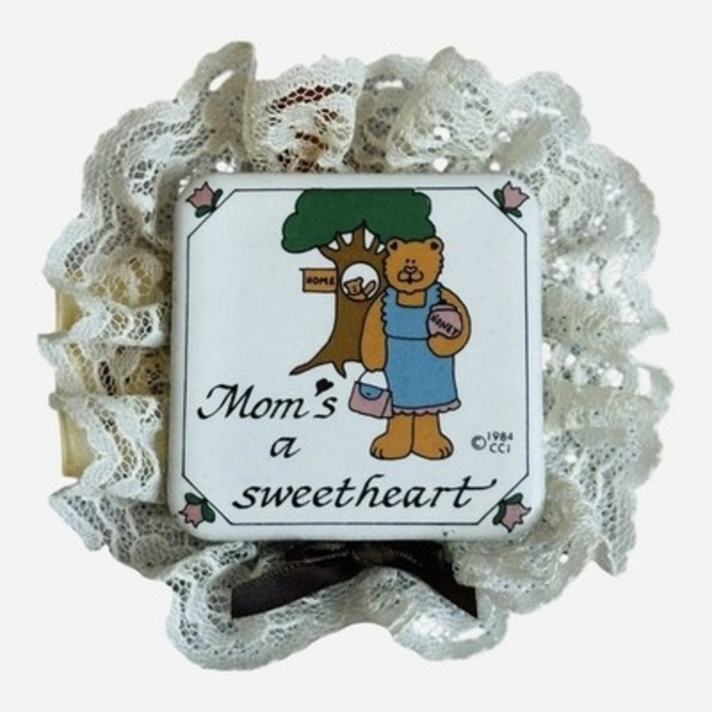 Vintage '84 CCI Mom's A Sweetheart Bear Ceramic Plaque Fridge Magnet Lace Ruffle